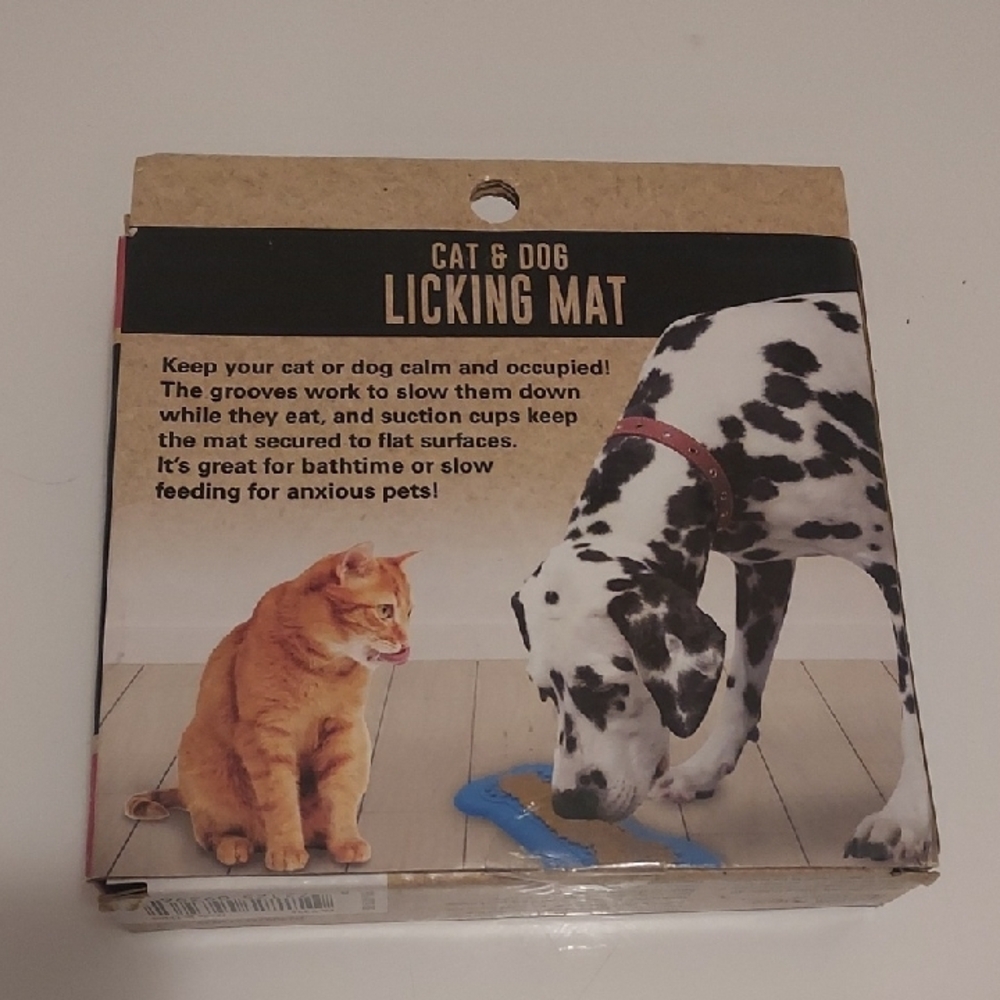 Blue Silicone Cat & Dog Licking Mat - Picture 3 of 3